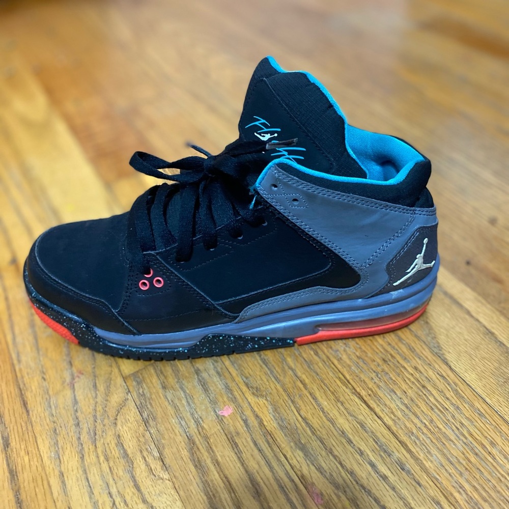 Nike Jordans Flights 2013 retro size 7. Condition 9.5/10
